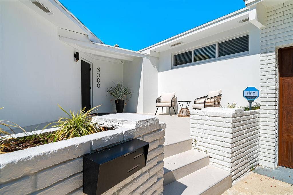3300 WESTVIEW Avenue, West Palm Beach, FL 33407 Front Terrace