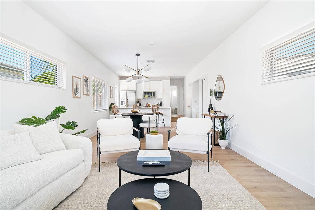 3300 WESTVIEW Avenue, West Palm Beach, FL 33407 Living Room