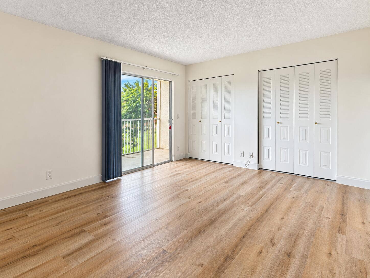 Bright Condo Room with Balcony Views
