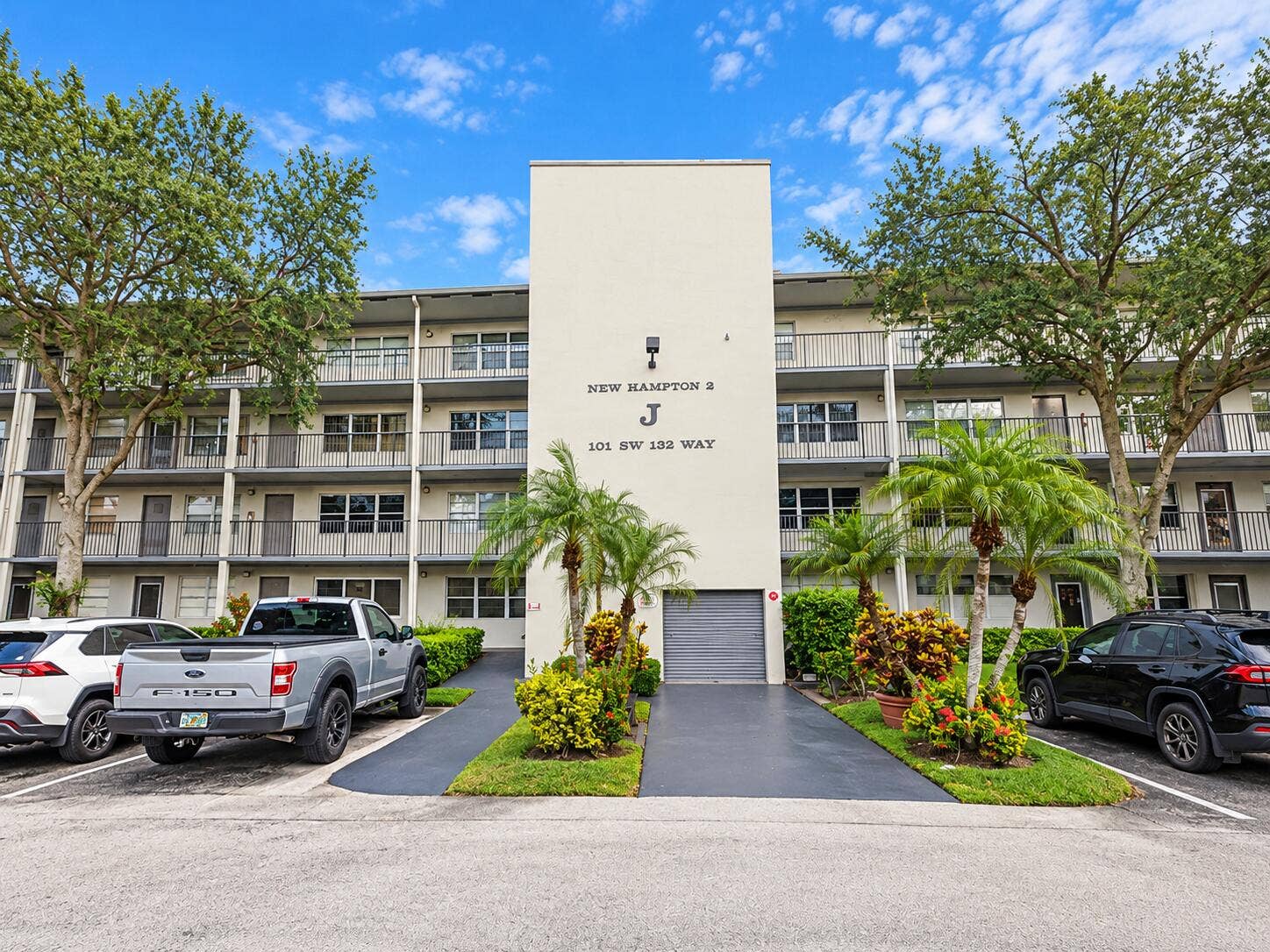 Symmetrical New Hampton Apartment Entran