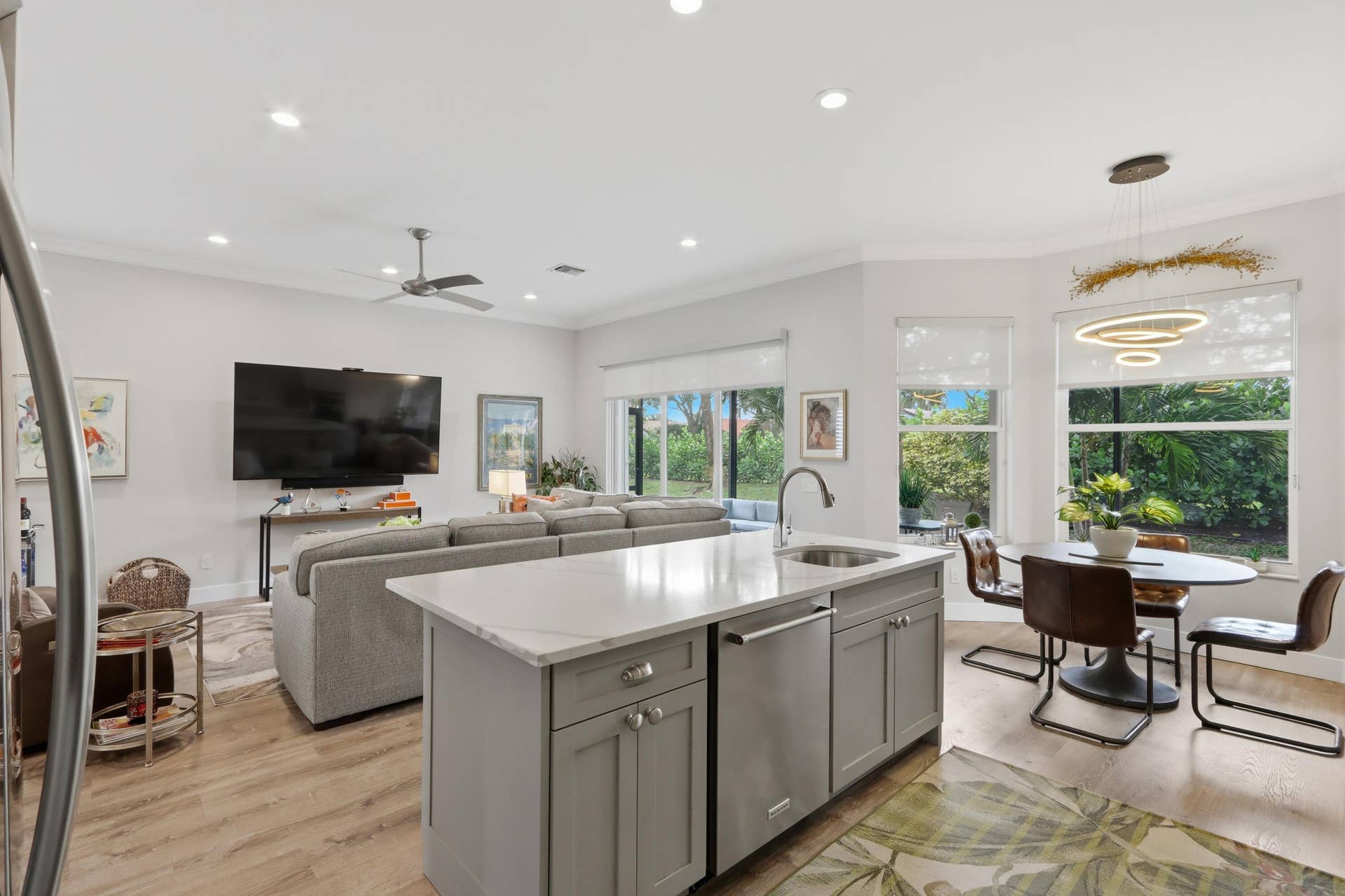 Eat-In Kitchen