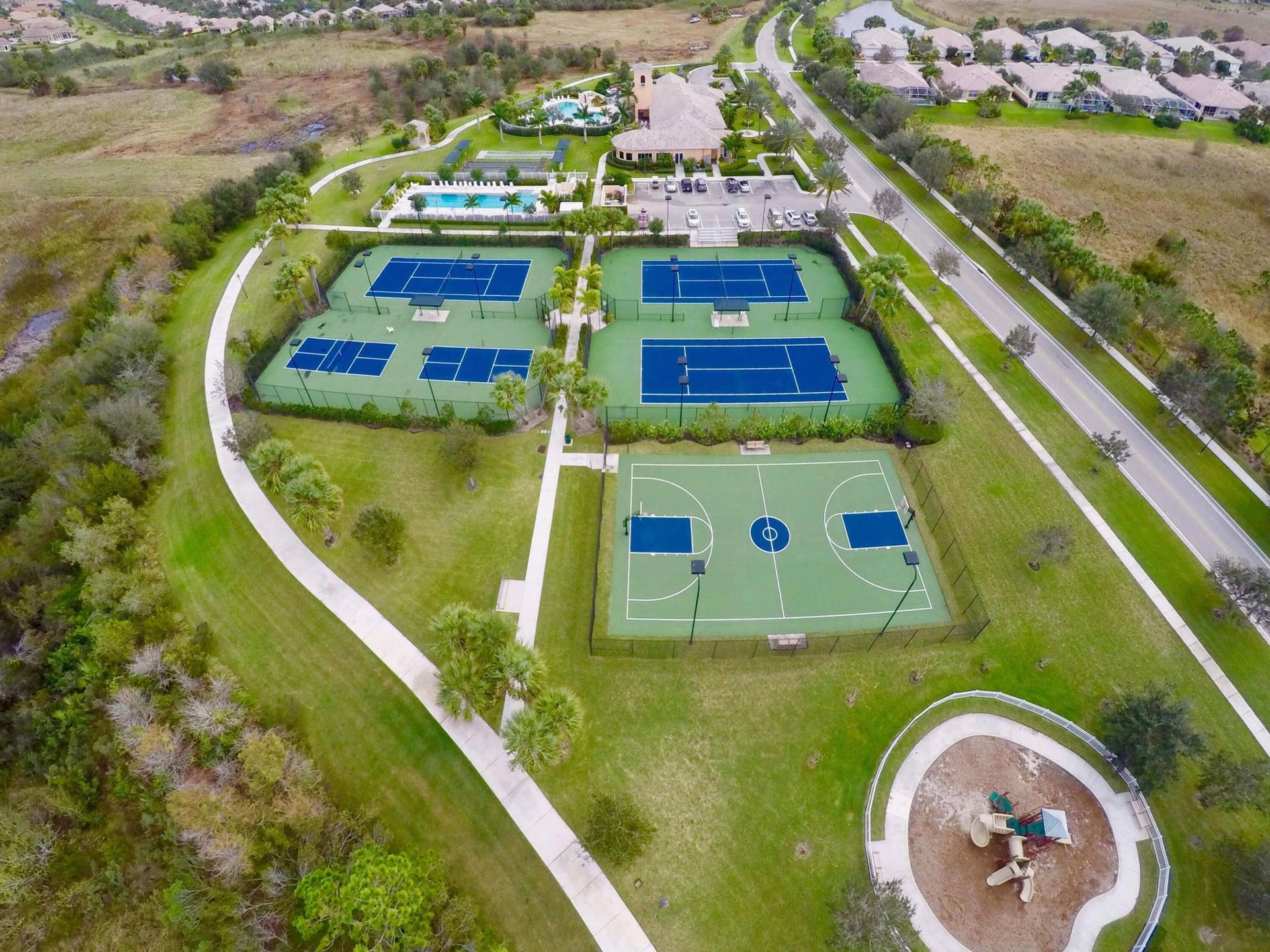 The Lakes Amenities