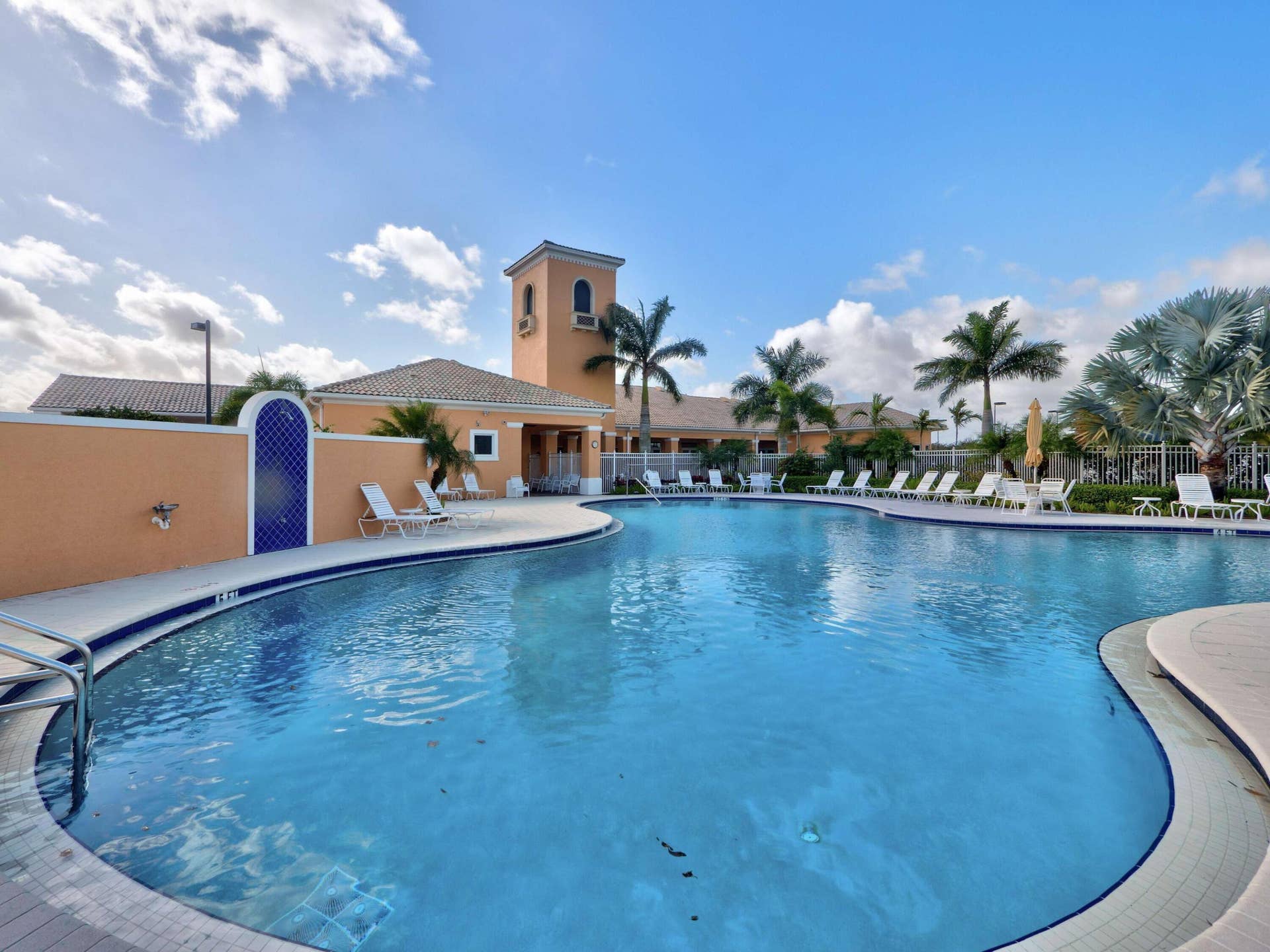 The Lakes Amenities