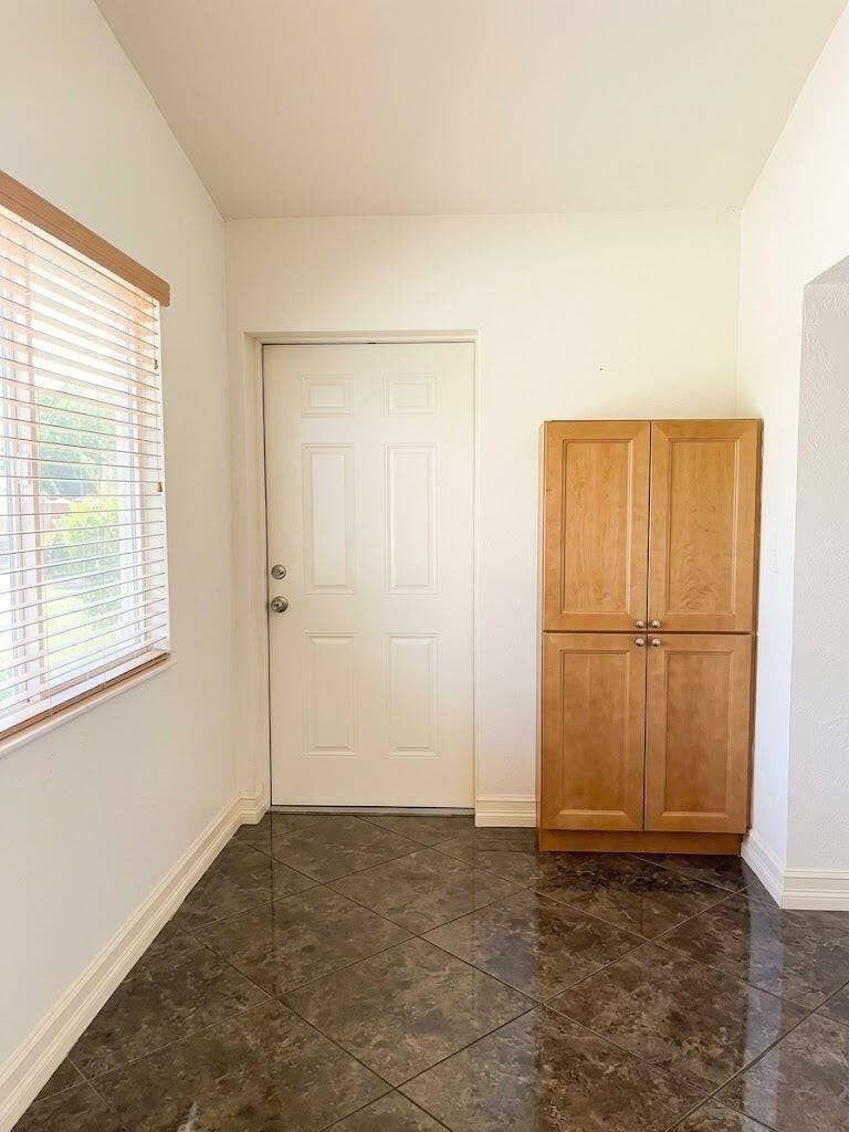 2713 NE 33rd Avenue, #2, Fort Lauderdale, FL 33308 Foyer