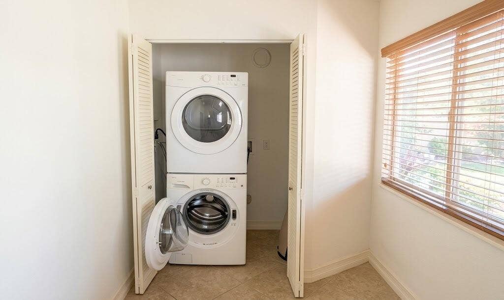 2713 NE 33rd Avenue, #2, Fort Lauderdale, FL 33308 Washer Cryer