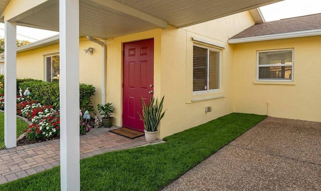 2713 NE 33rd Avenue, #2, Fort Lauderdale, FL 33308 Front Door