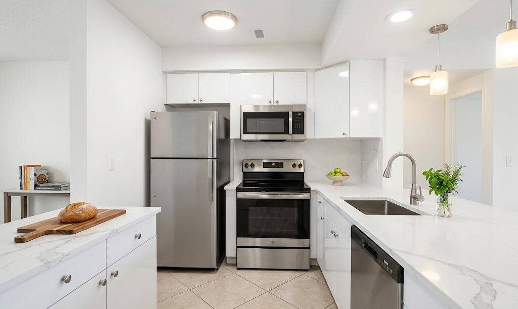 2713 NE 33rd Avenue, #2, Fort Lauderdale, FL 33308 Kitchen