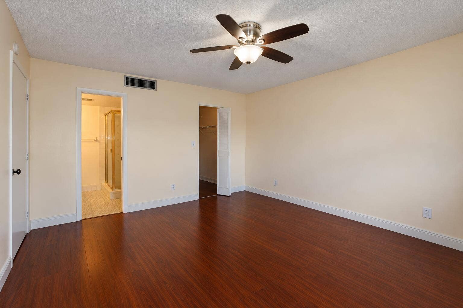 Empty Bedroom with Bathroom and Closet