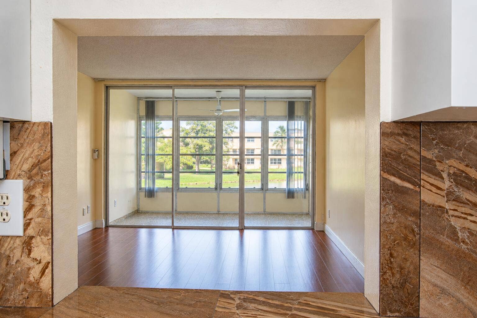 Sunlit Pass-Through to Screened Lanai