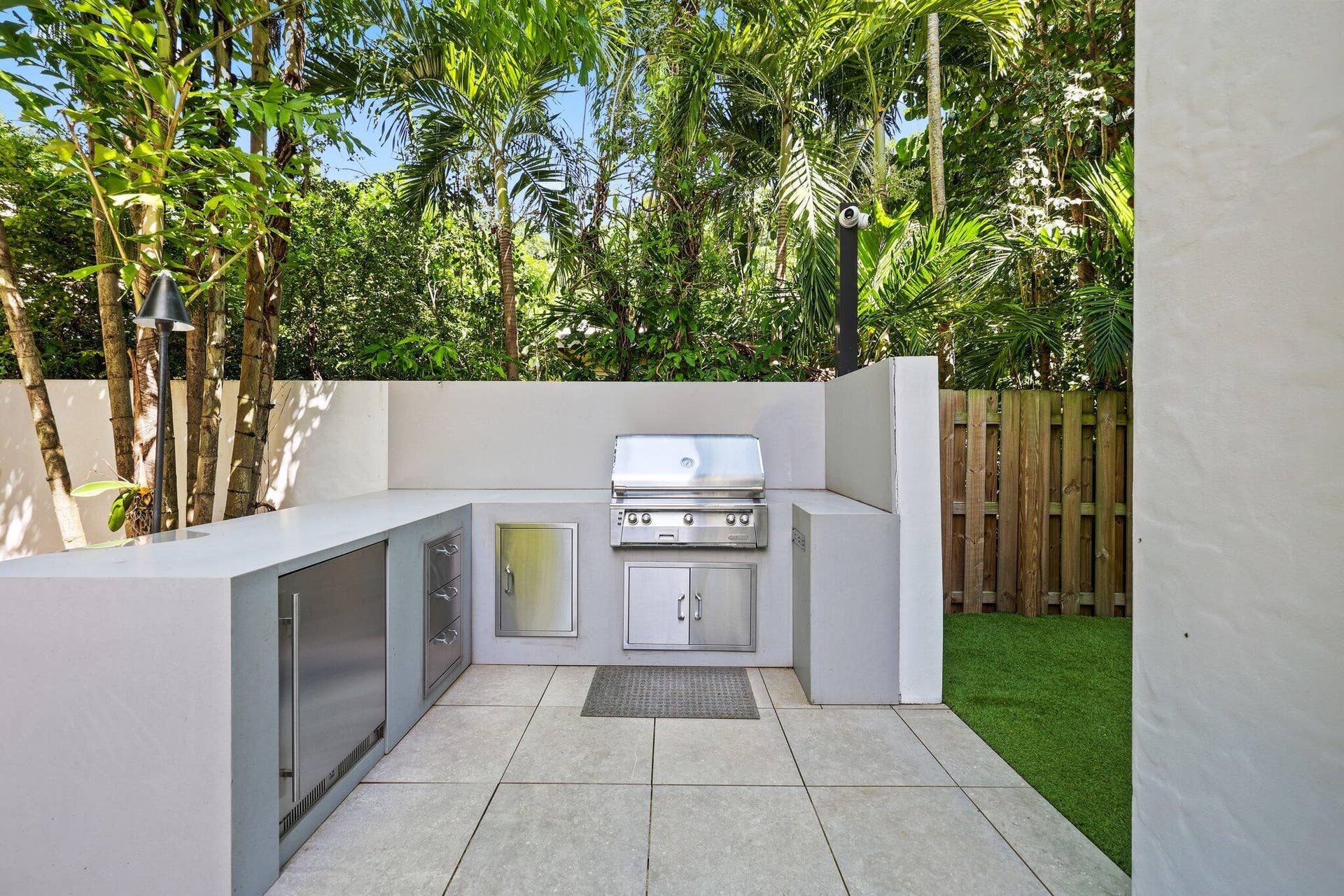 755 W Fern Drive, Boca Raton, FL 33432 Summer kitchen
