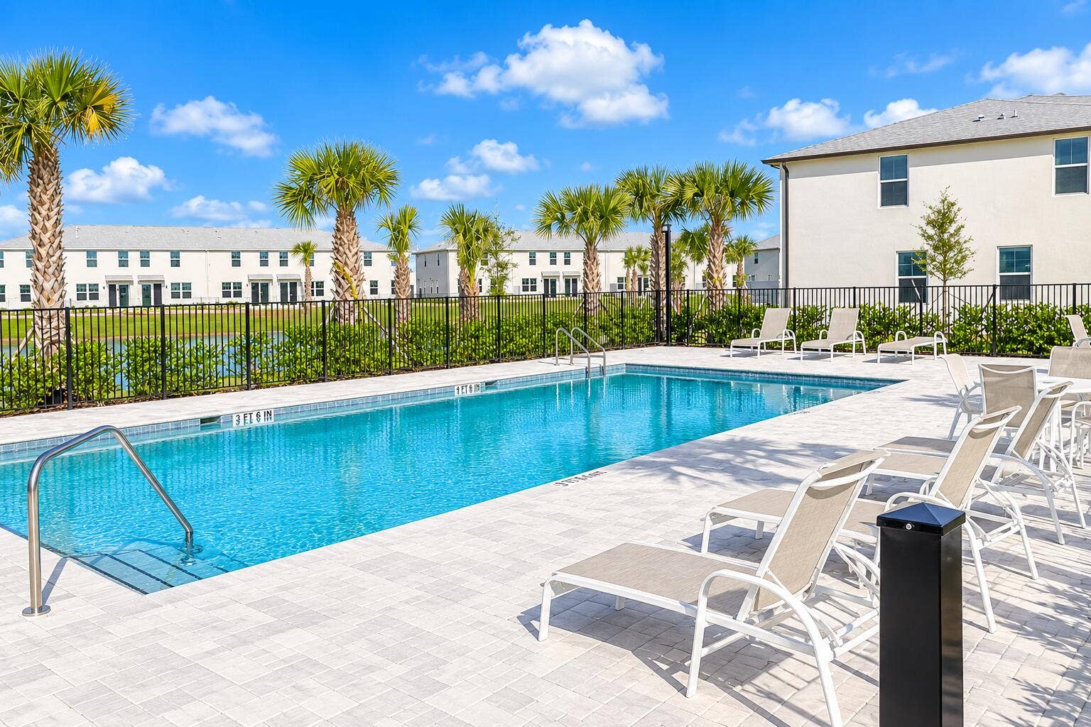 Sunny Resort-Style Community Pool