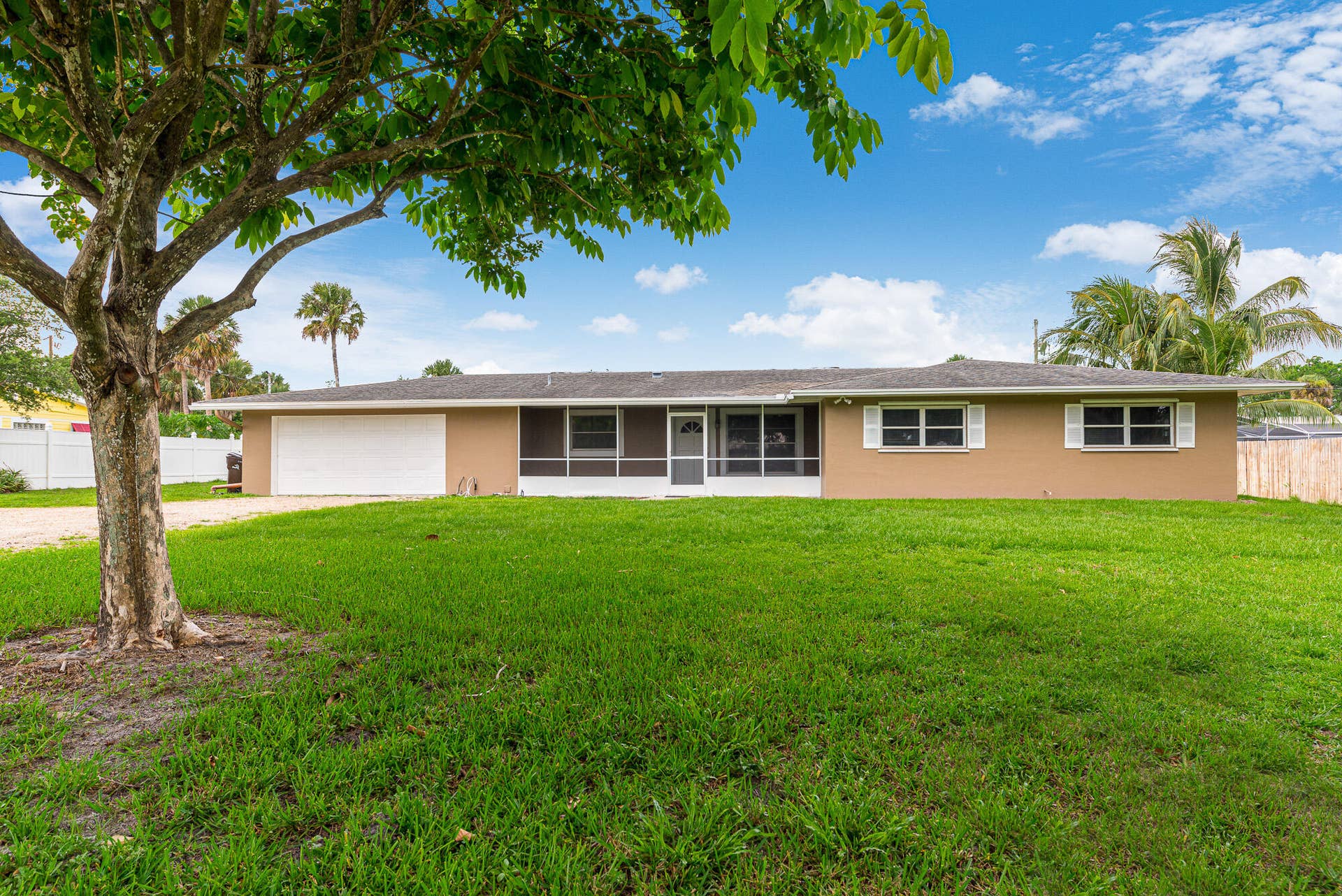 925 SE Osceola St, Stuart, FL 34994-1