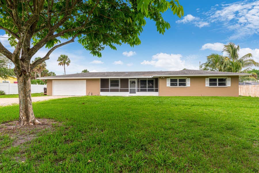 Property photo for 925 SE OSCEOLA Street, Stuart, FL