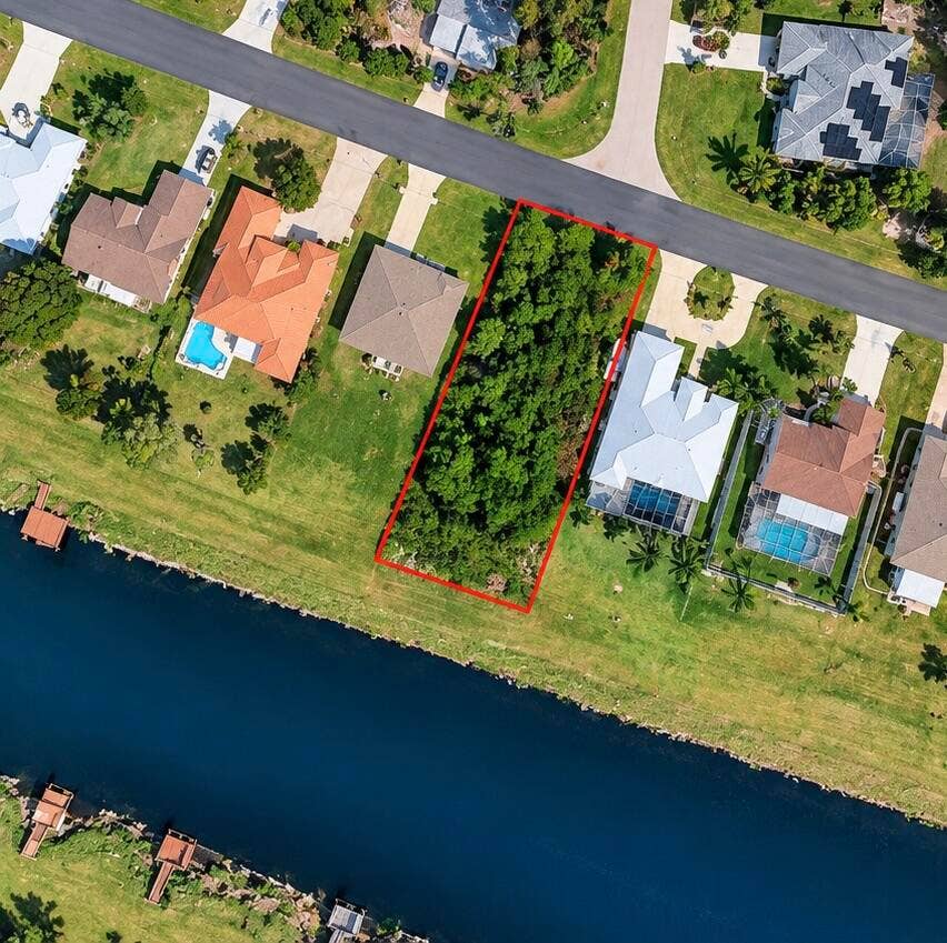 waterfront_lot_overhead