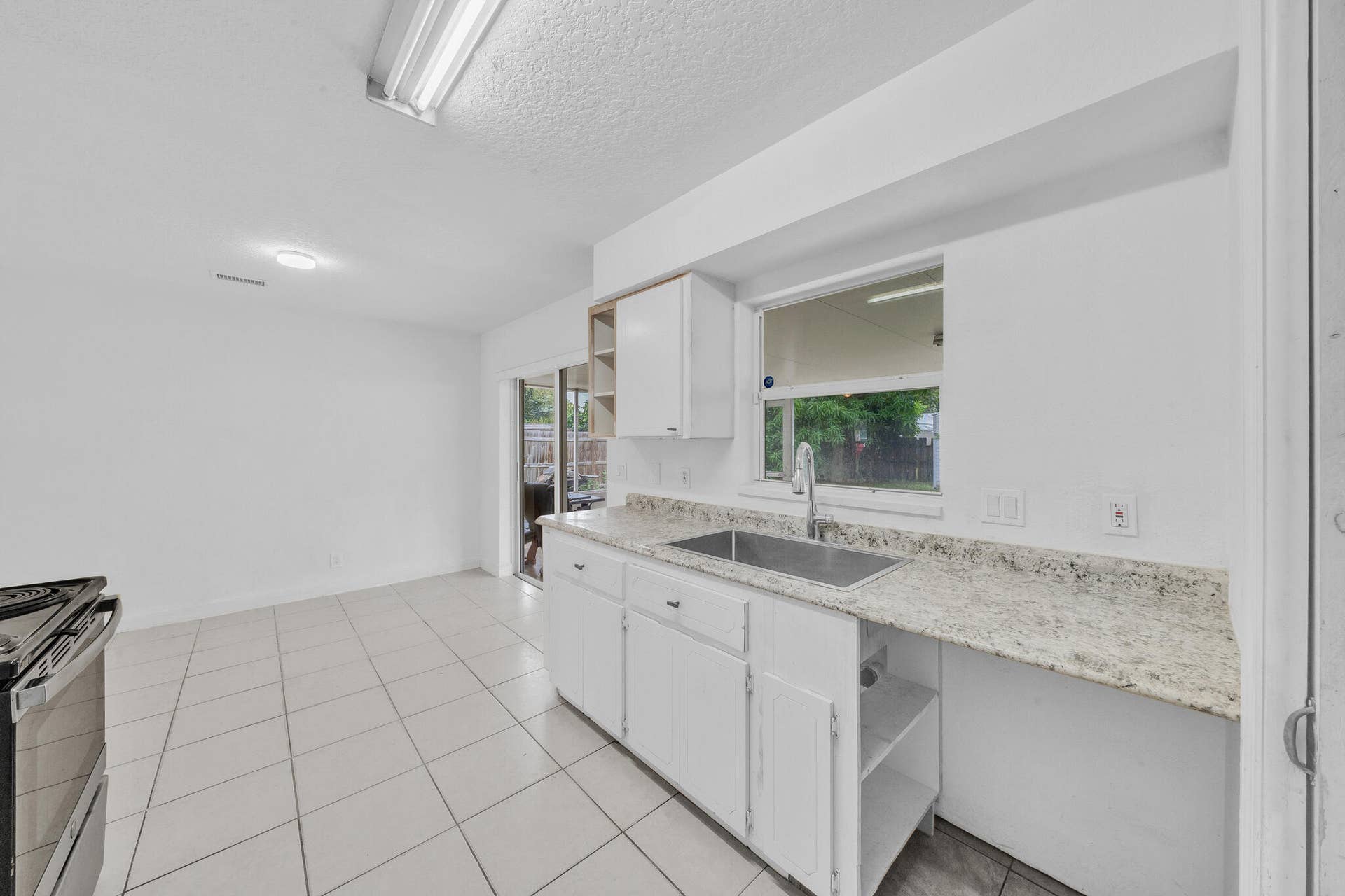 18 Kitchen