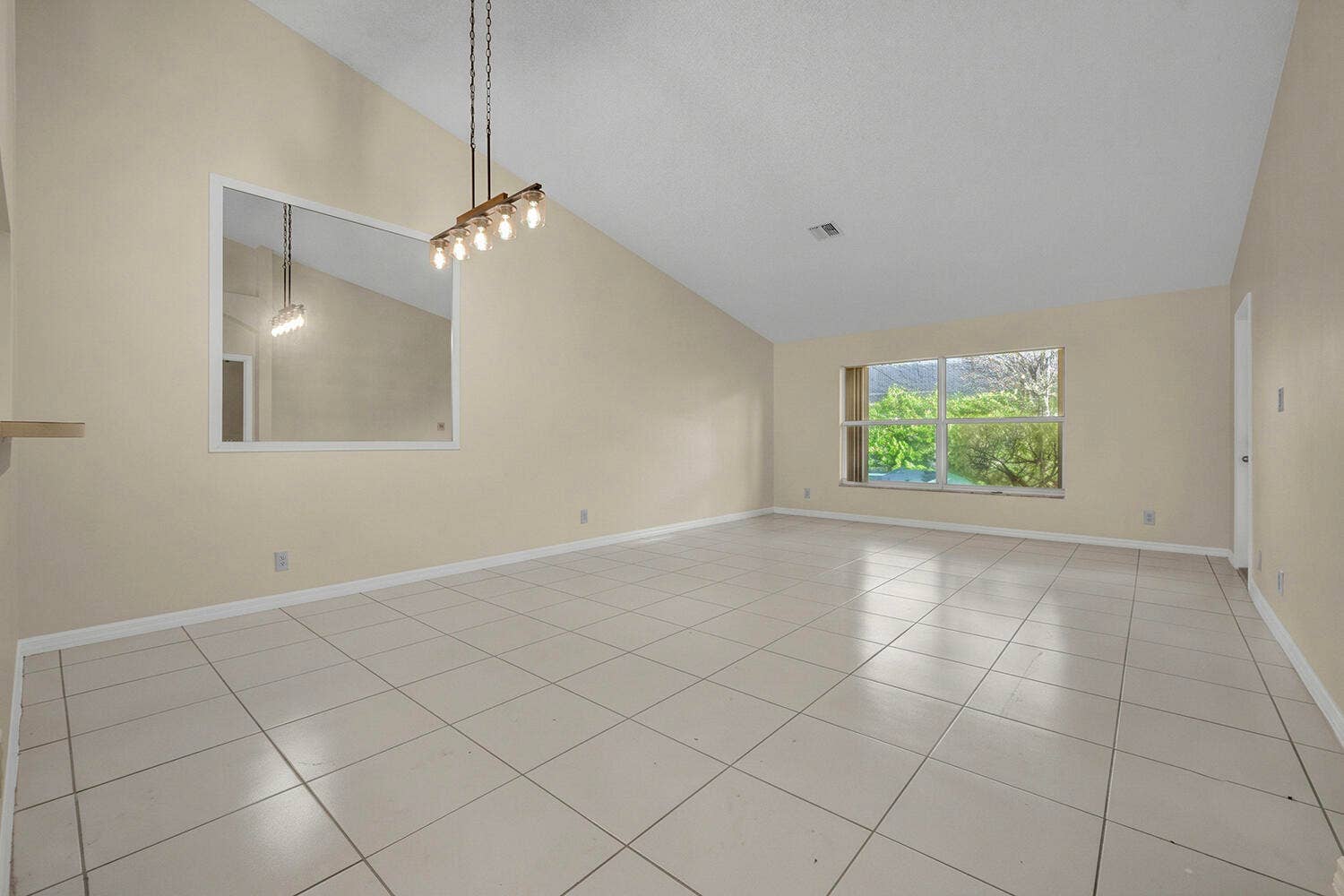 Living Room/Dining Area