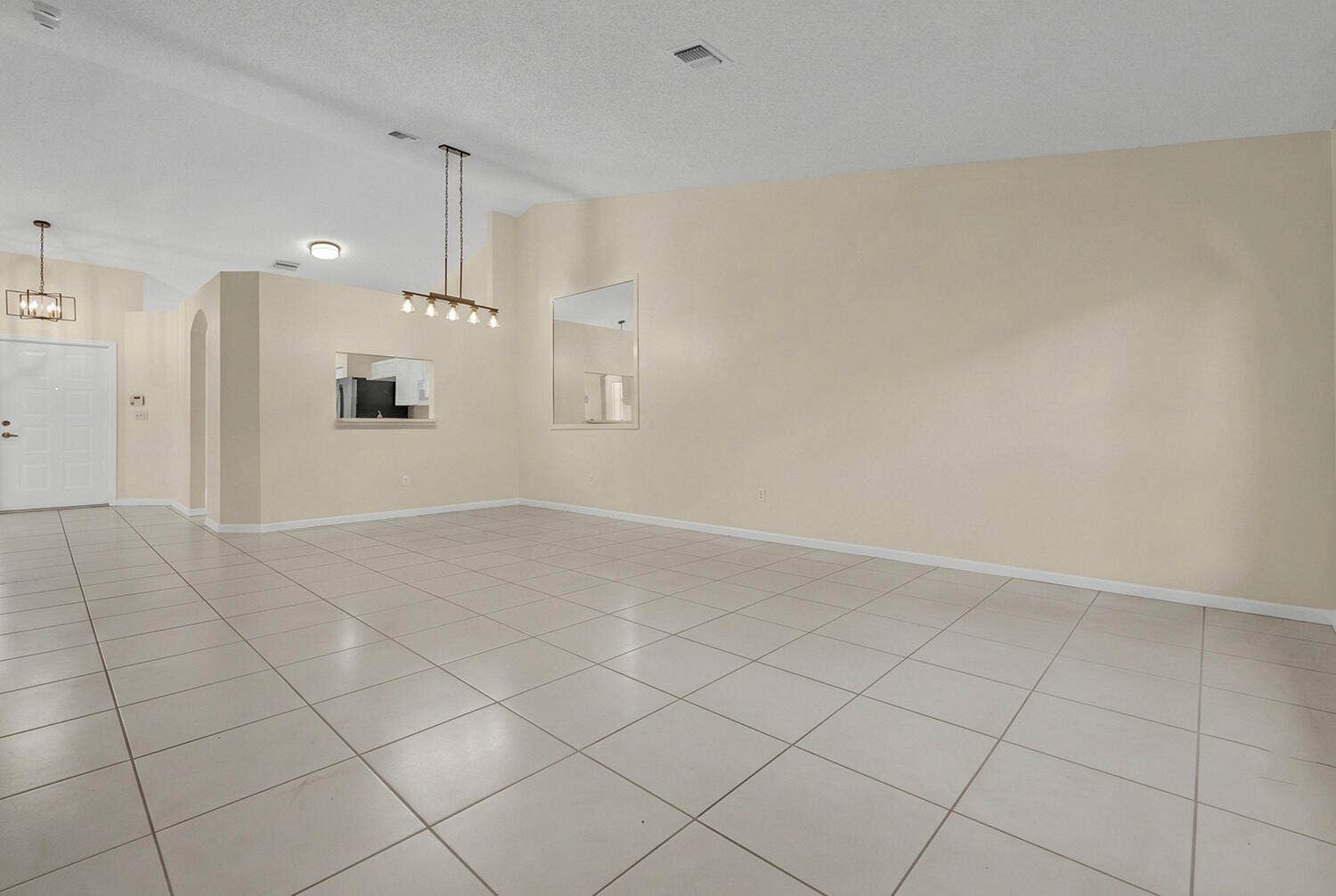Living Room/Dining Area