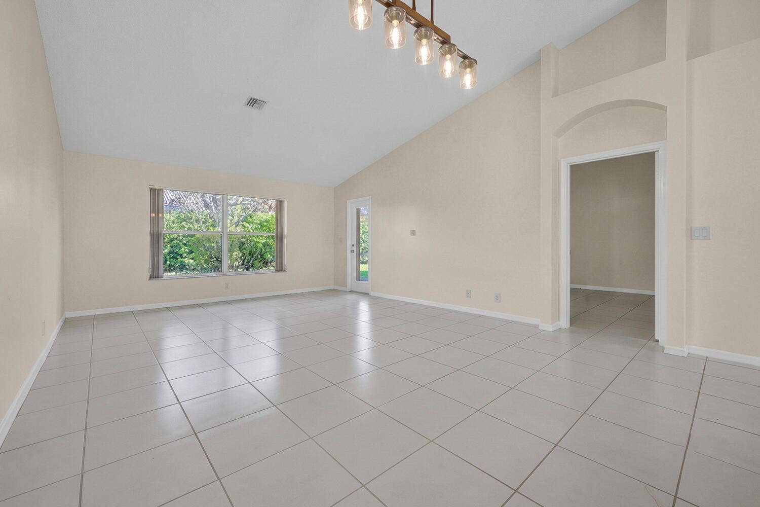 Living Room/Dining Area