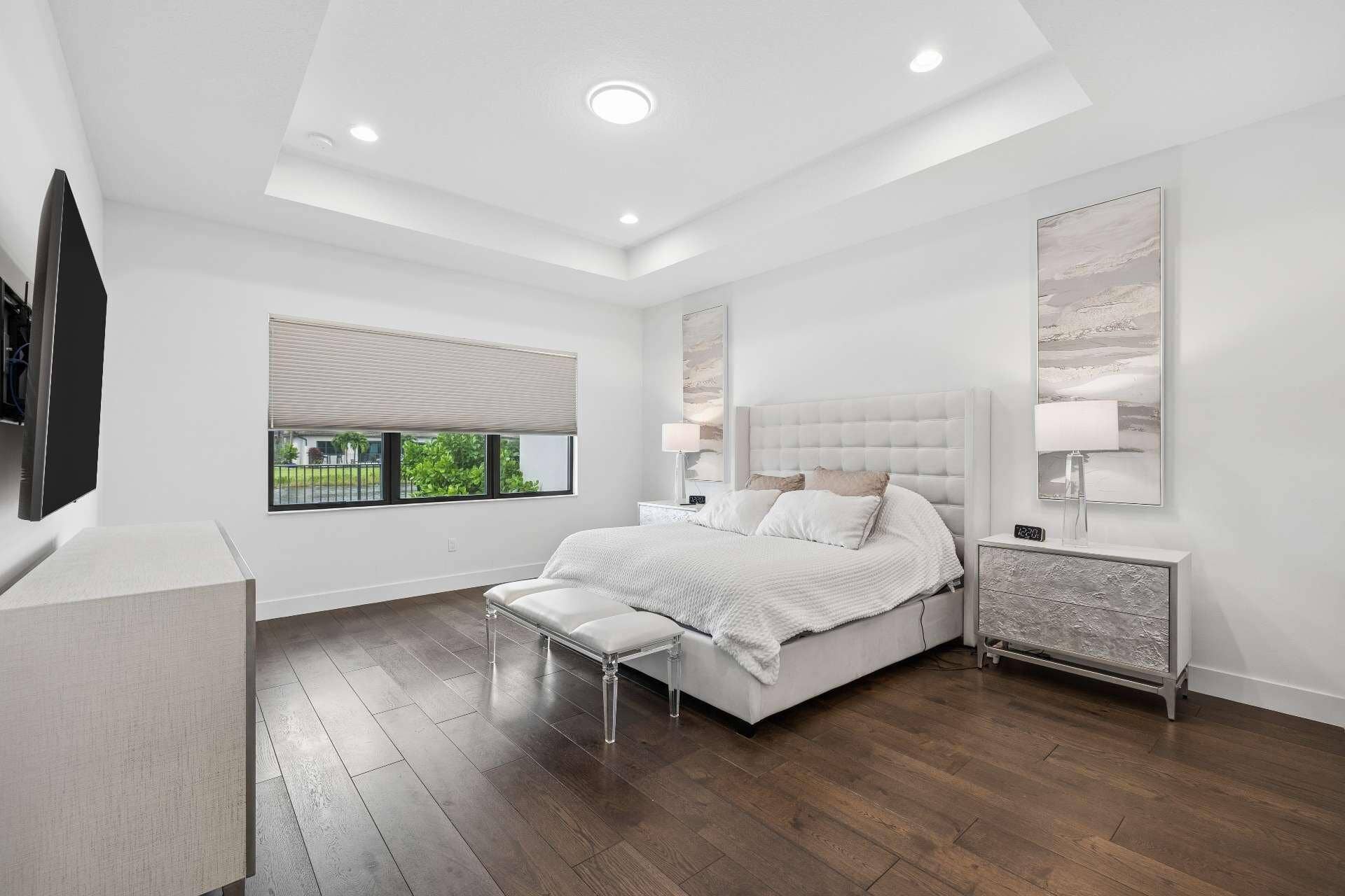 SOLID WOOD FLOORS