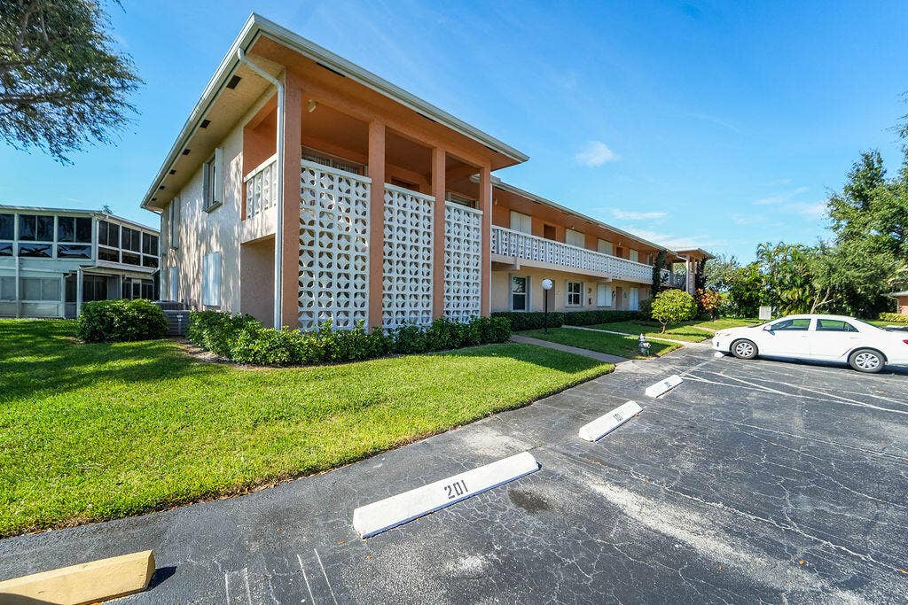 1841 NW 18th Avenue, #201, Delray Beach, FL 33445 1841delray-2