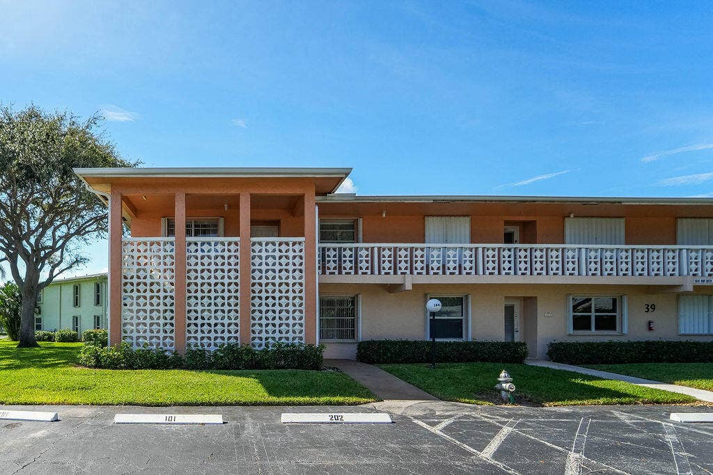 1841 NW 18th Avenue, #201, Delray Beach, FL 33445 1841delray-3