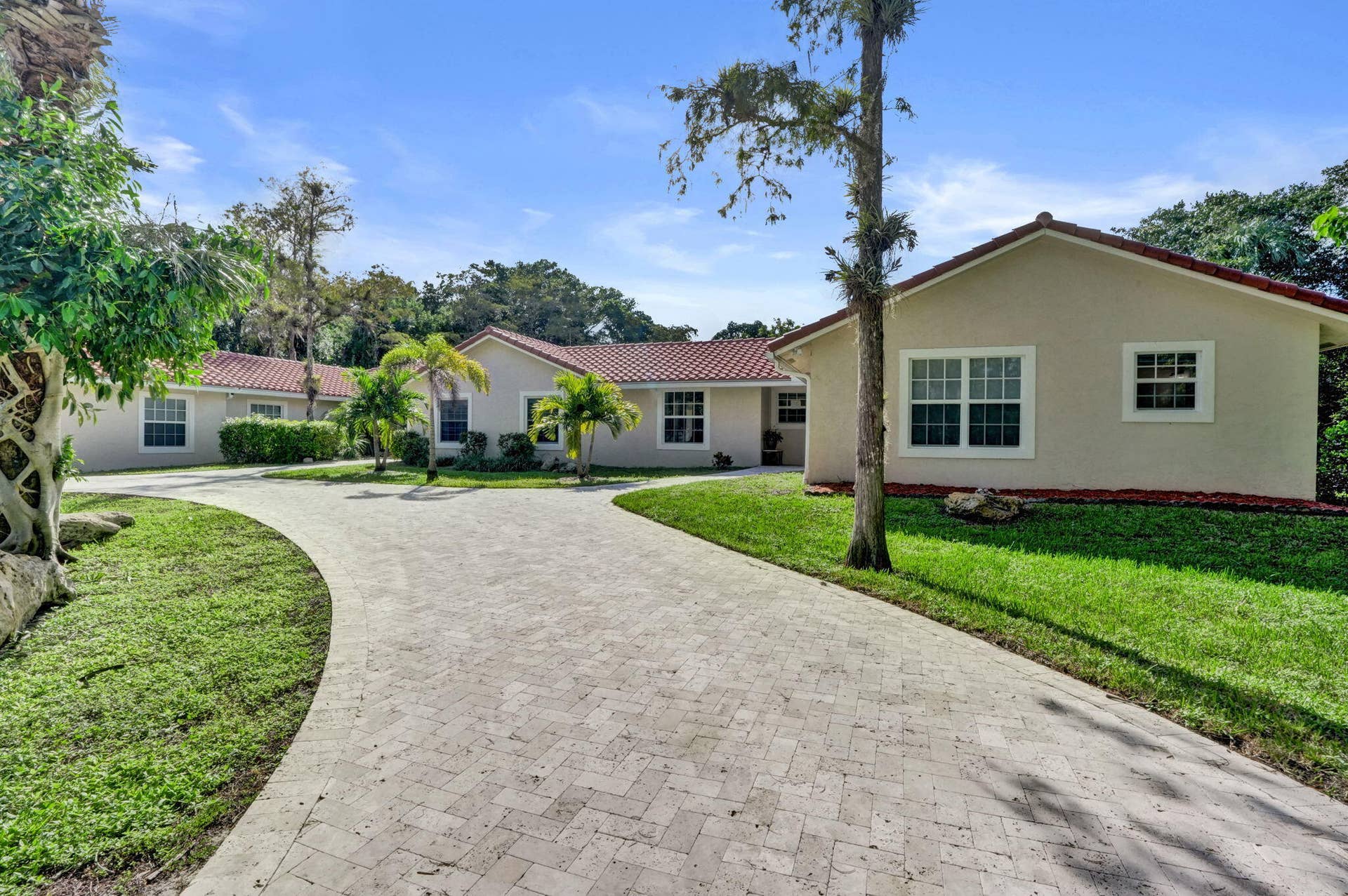 5000 NW 81st Avenue, Coral Springs, FL 33067 32-web-or-mls-DSC09346