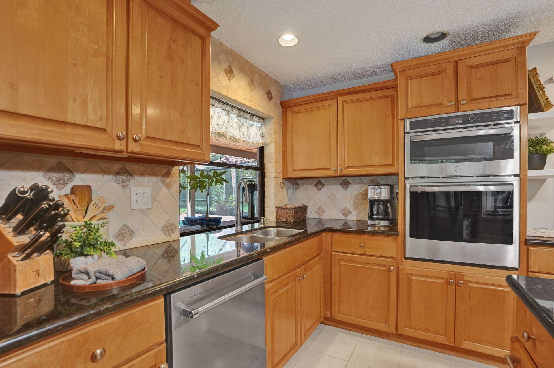5000 NW 81st Avenue, Coral Springs, FL 33067 55-web-or-mls-DSC09427
