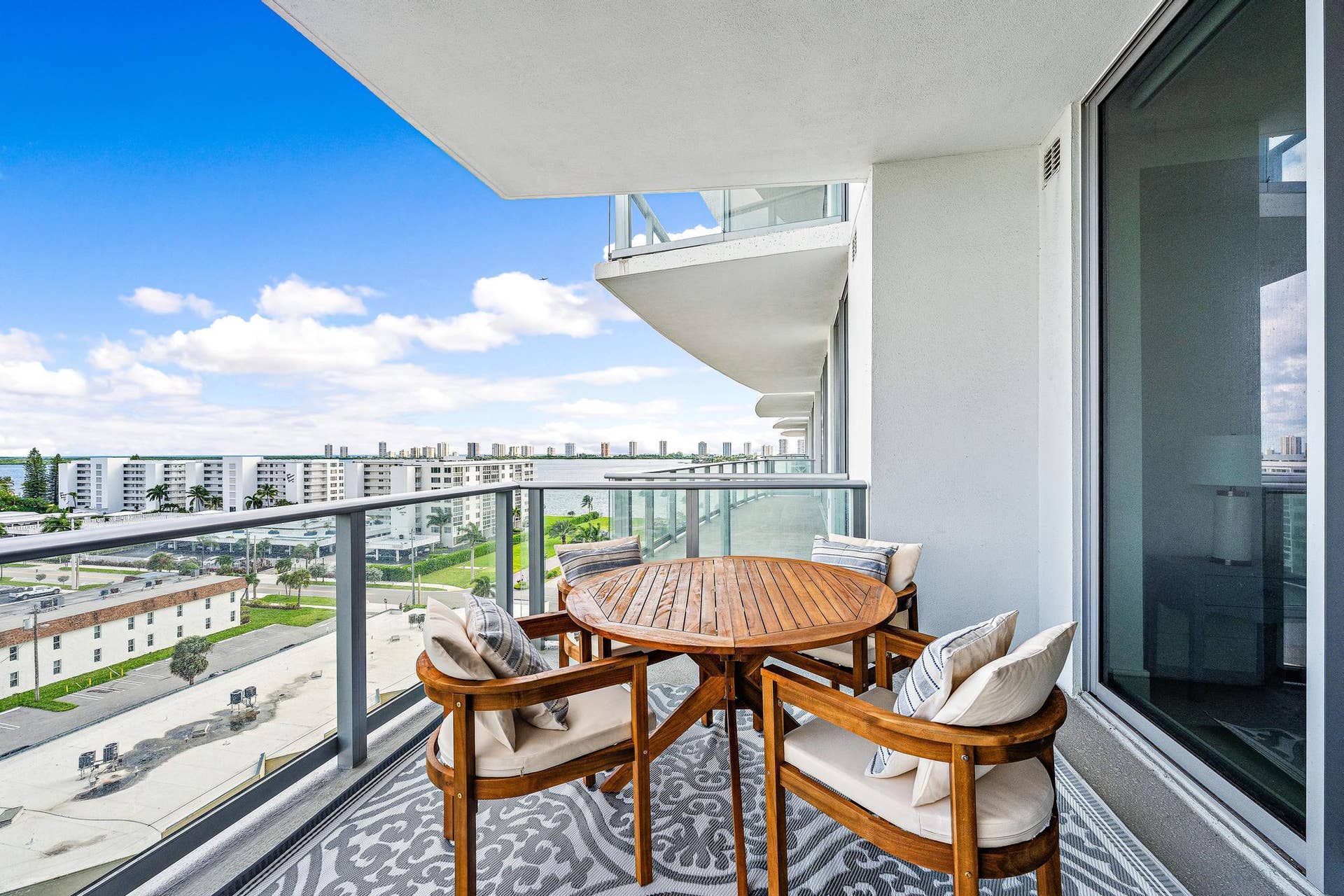 220 LAKE SHORE Drive, #817, Lake Park, West Palm Beach, FL 33403 220 Lake Shore Dr. #817-20