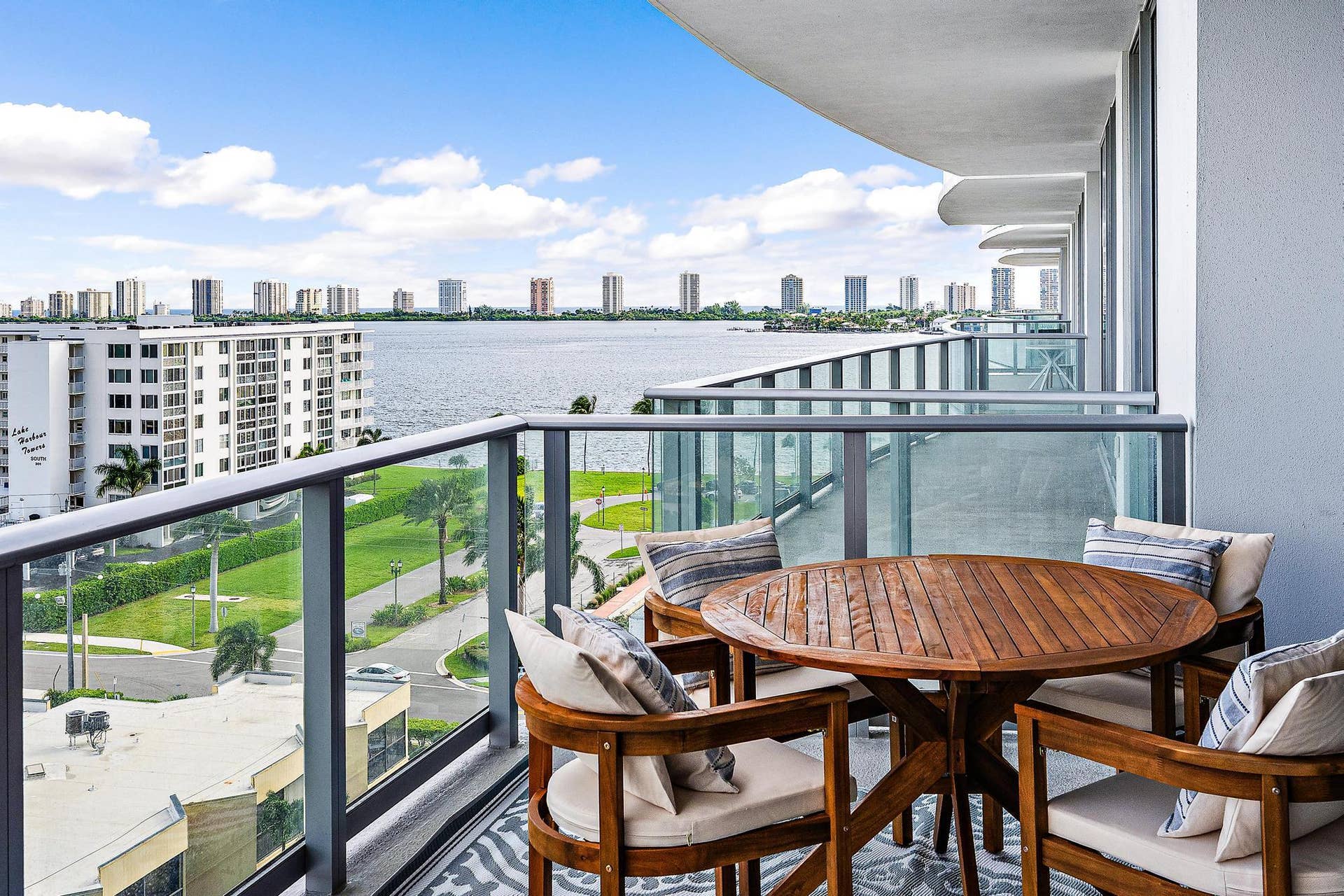 220 LAKE SHORE Drive, #817, Lake Park, West Palm Beach, FL 33403 220 Lake Shore Dr. #817-21