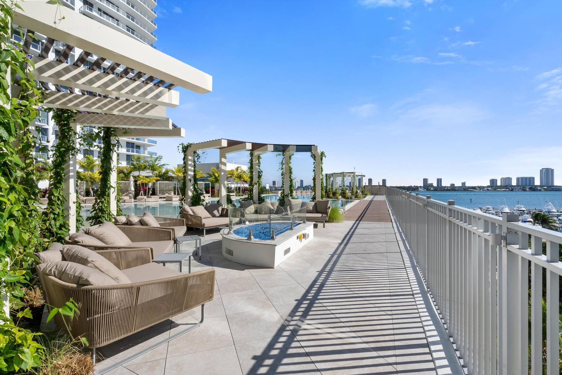 220 LAKE SHORE Drive, #817, Lake Park, West Palm Beach, FL 33403 DSC03551