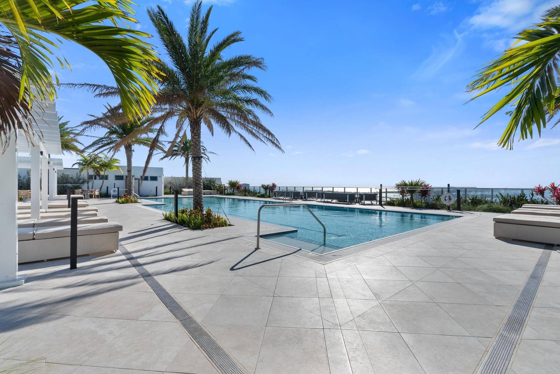 220 LAKE SHORE Drive, #817, Lake Park, West Palm Beach, FL 33403 DSC03172