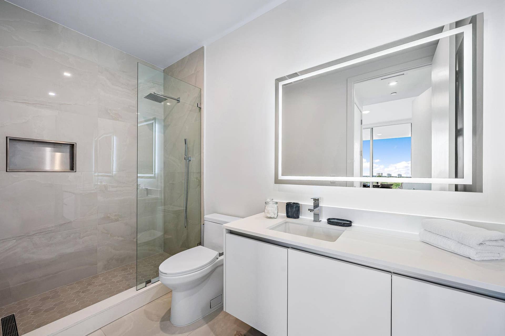 220 LAKE SHORE Drive, #817, Lake Park, West Palm Beach, FL 33403 220 Lake Shore Dr. #817-13