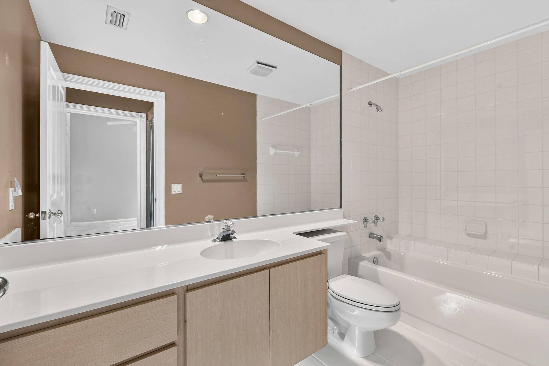 1081 Bedford Avenue, Palm Beach Gardens, FL 33403 2nd Bathroom