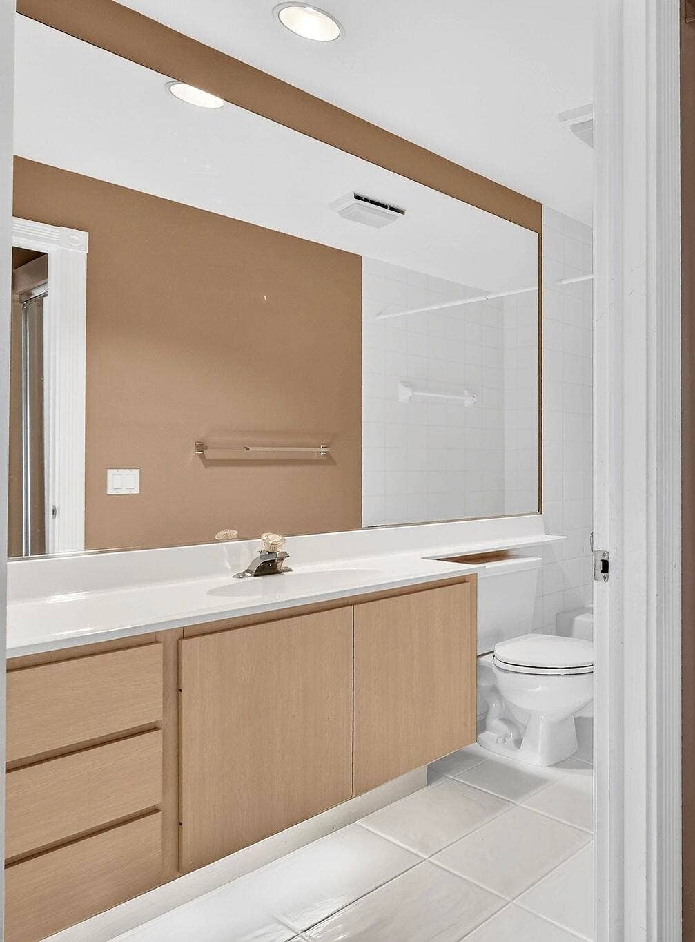 1081 Bedford Avenue, Palm Beach Gardens, FL 33403 2nd Bathroom