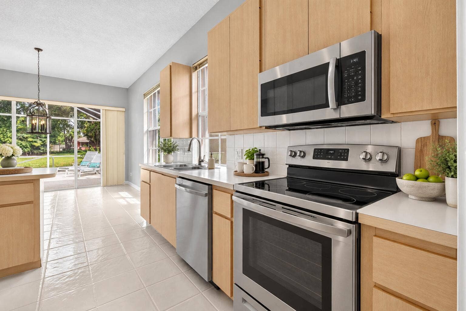 1081 Bedford Avenue, Palm Beach Gardens, FL 33403 Virtually Staged SS Appliances & Decor
