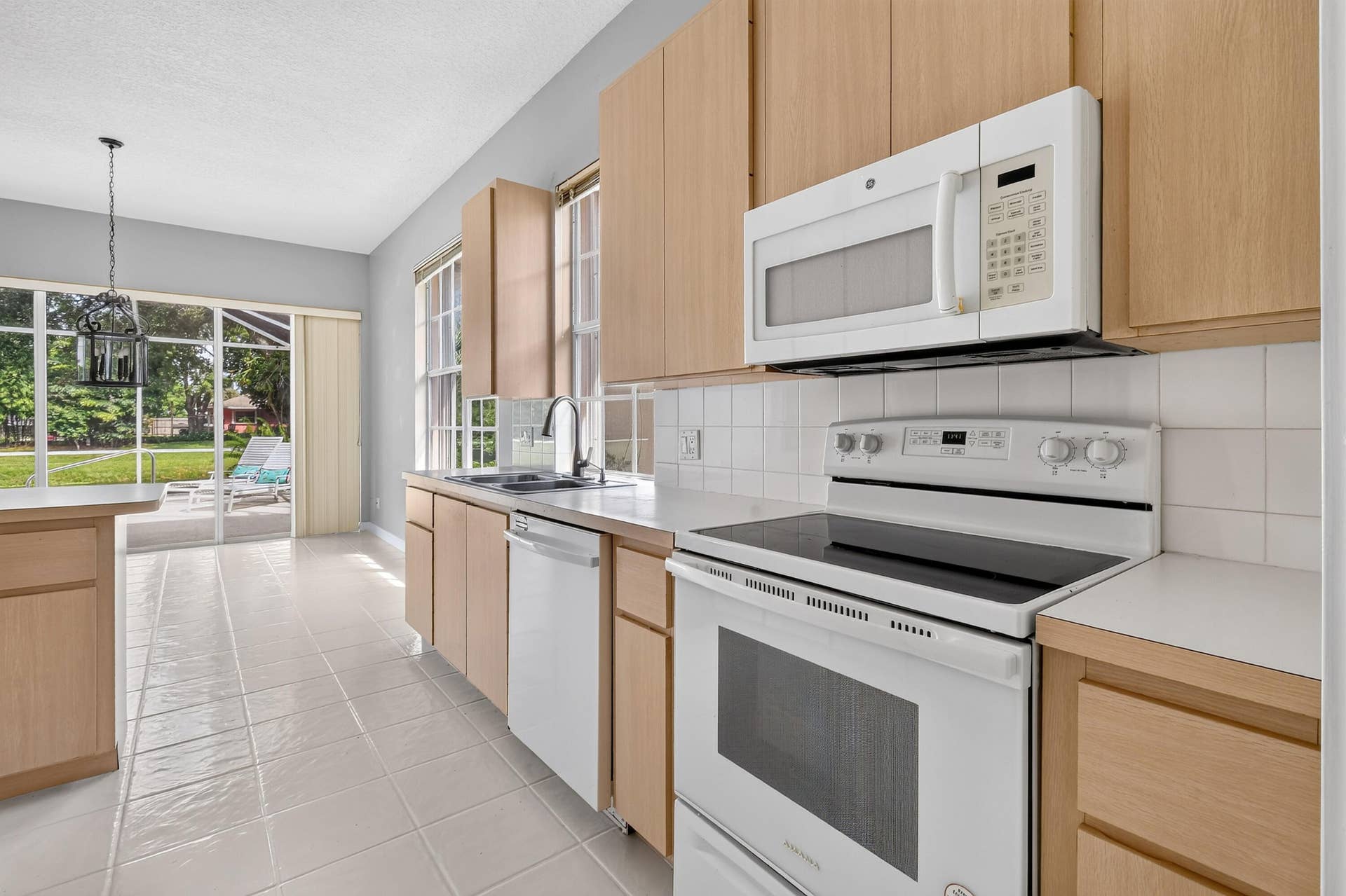 1081 Bedford Avenue, Palm Beach Gardens, FL 33403 Kitchen