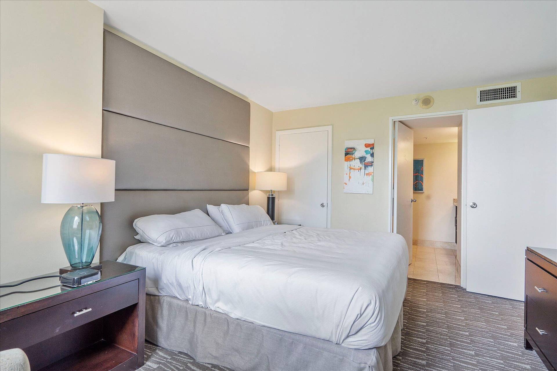 2670 E Sunrise Boulevard, #409, Fort Lauderdale, FL 33304 19-2670 E Sunrise Blvd #409_019