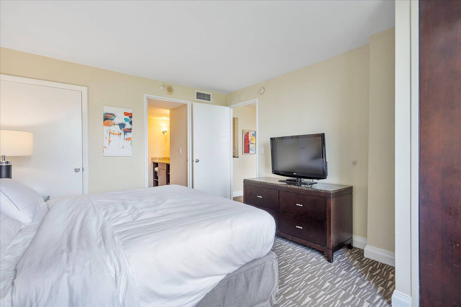 2670 E Sunrise Boulevard, #409, Fort Lauderdale, FL 33304 17-2670 E Sunrise Blvd #409_017