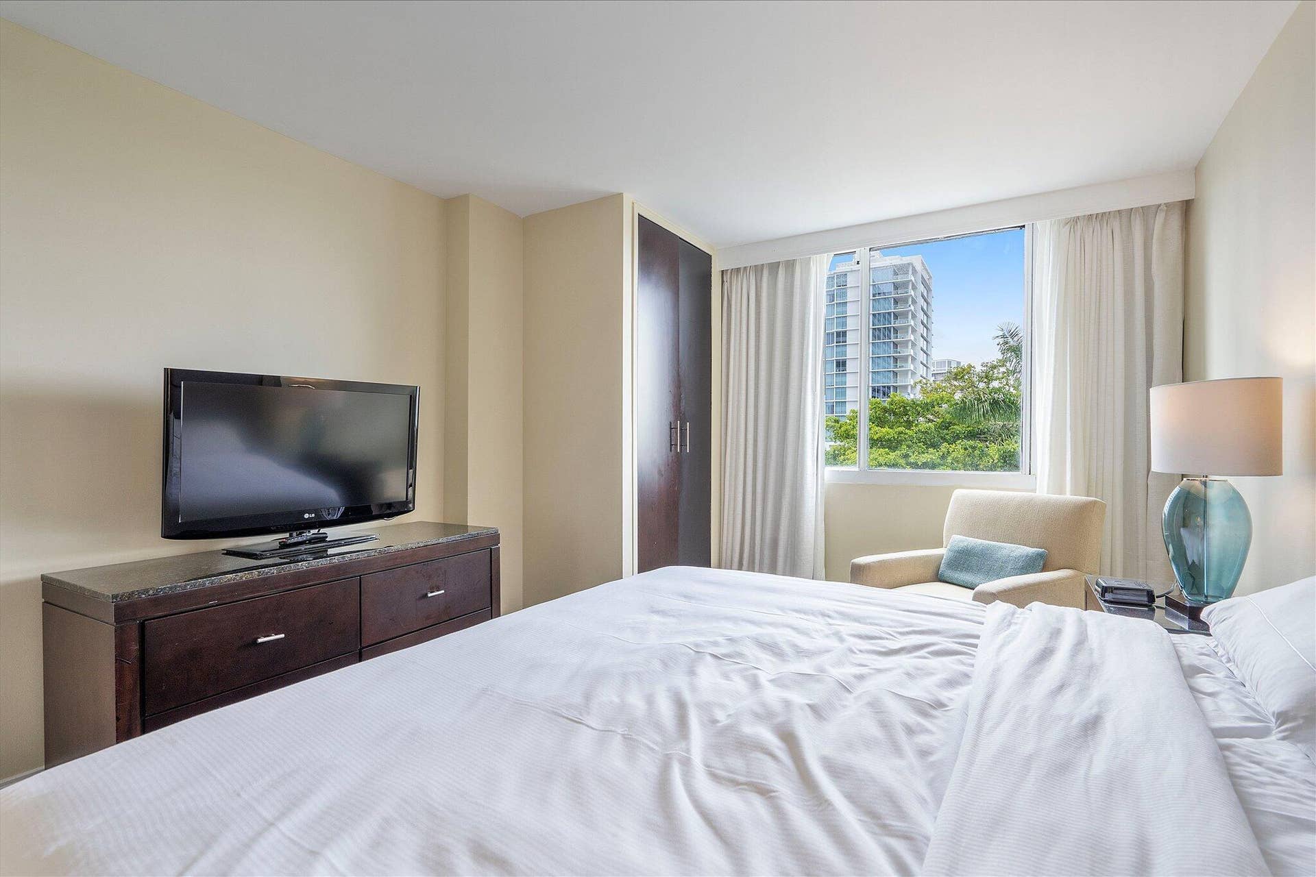 2670 E Sunrise Boulevard, #409, Fort Lauderdale, FL 33304 14-2670 E Sunrise Blvd #409_014