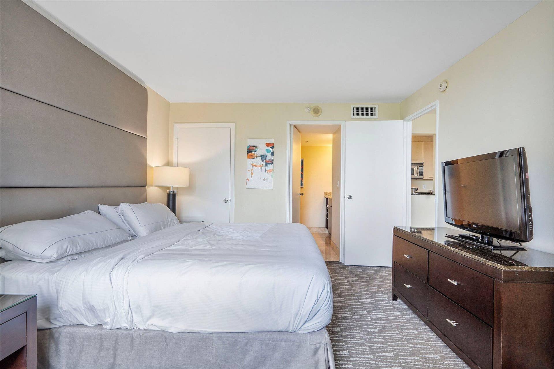 2670 E Sunrise Boulevard, #409, Fort Lauderdale, FL 33304 18-2670 E Sunrise Blvd #409_018