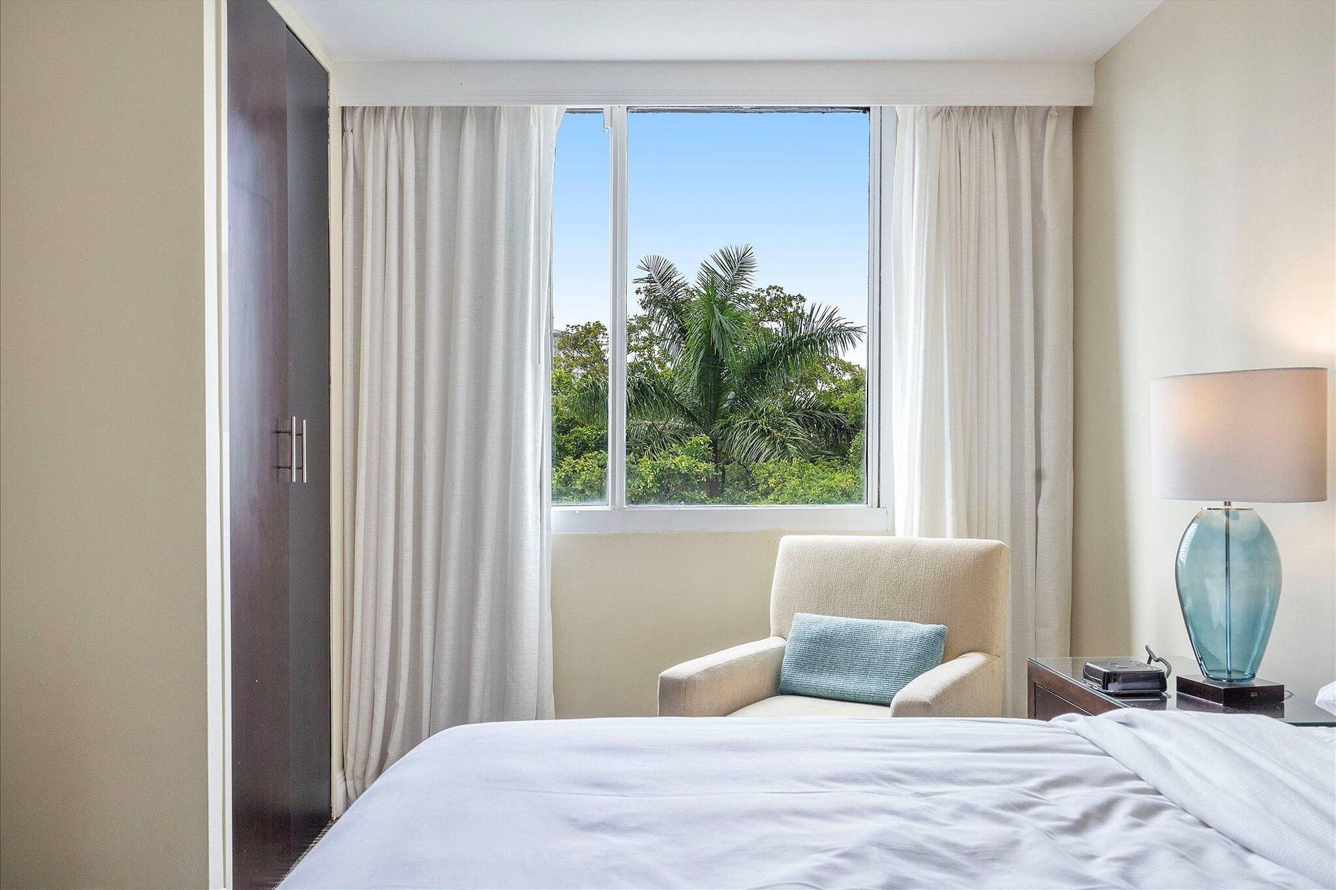 2670 E Sunrise Boulevard, #409, Fort Lauderdale, FL 33304 16-2670 E Sunrise Blvd #409_016