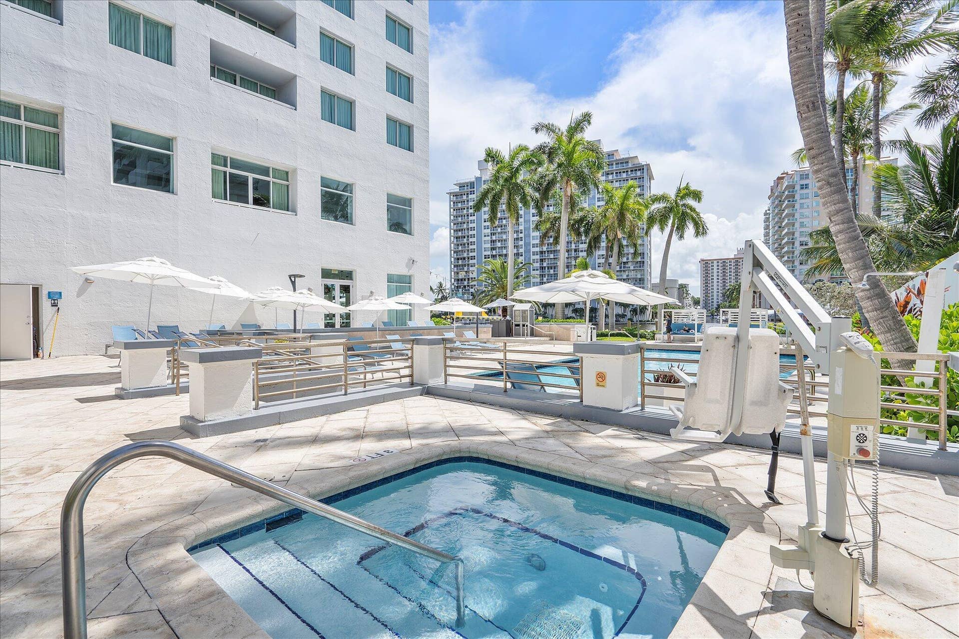 2670 E Sunrise Boulevard, #409, Fort Lauderdale, FL 33304 39-2670 E Sunrise Blvd #409_039