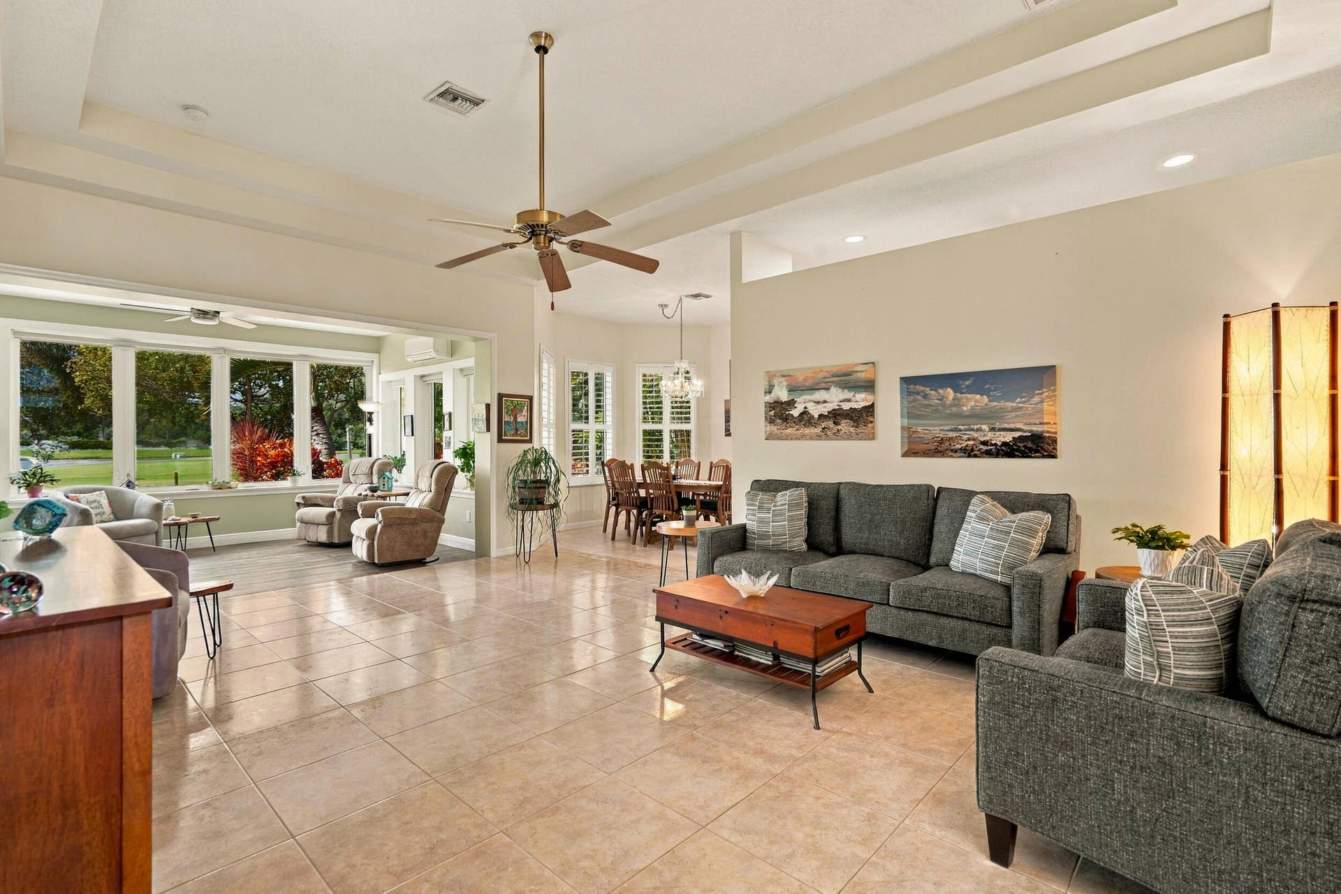 91 Southpointe Drive, Fort Pierce, FL 34949 Open floorplan with high, tray ceilings. This home lives large.