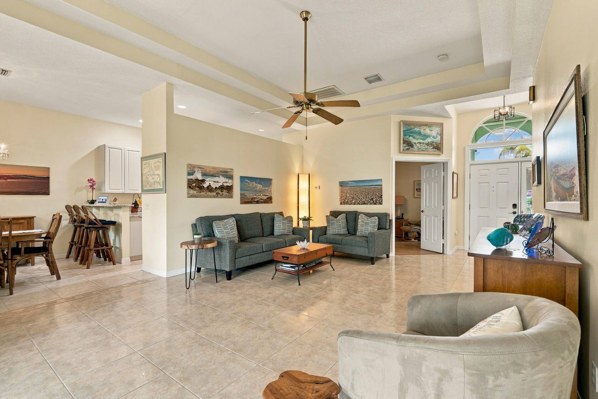91 Southpointe Drive, Fort Pierce, FL 34949 Notice the size and how open the living room is.