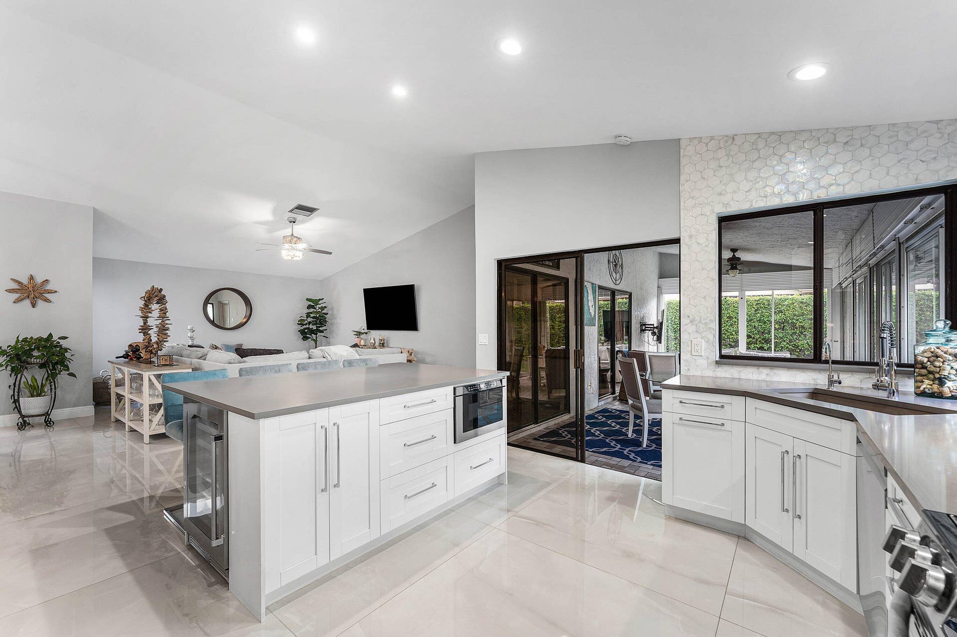 1417 NW 26th Avenue, Delray Beach, FL 33445 Kitchen