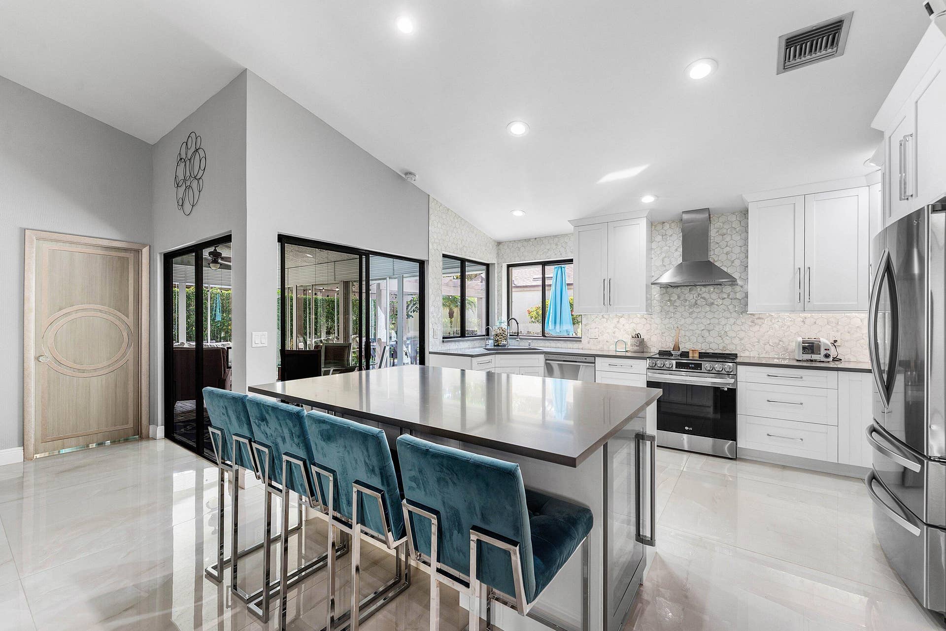 1417 NW 26th Avenue, Delray Beach, FL 33445 Kitchen