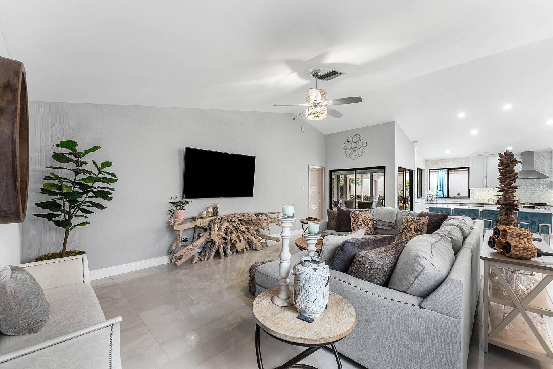 1417 NW 26th Avenue, Delray Beach, FL 33445 Living Room