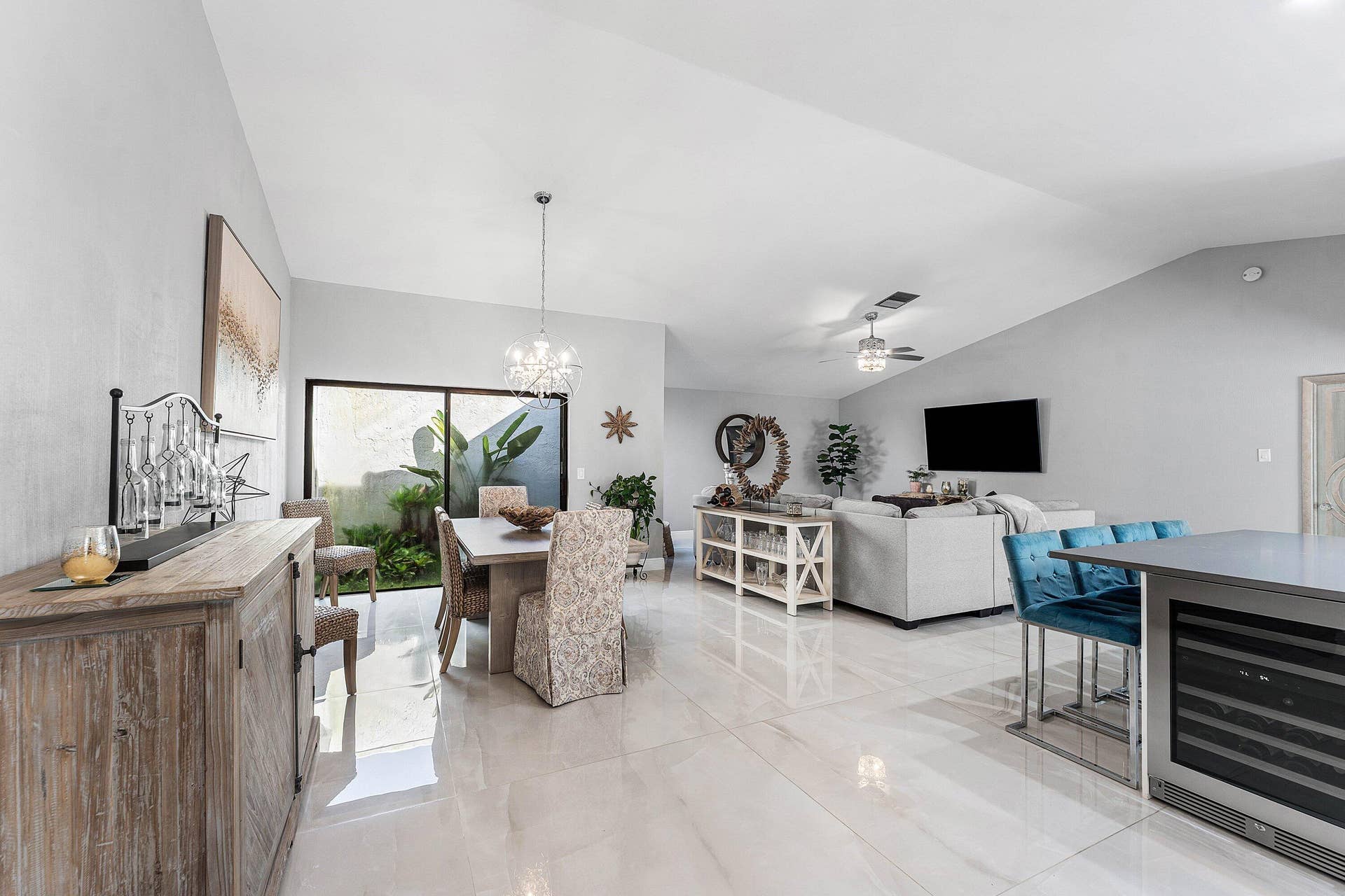 1417 NW 26th Avenue, Delray Beach, FL 33445 Dining Area