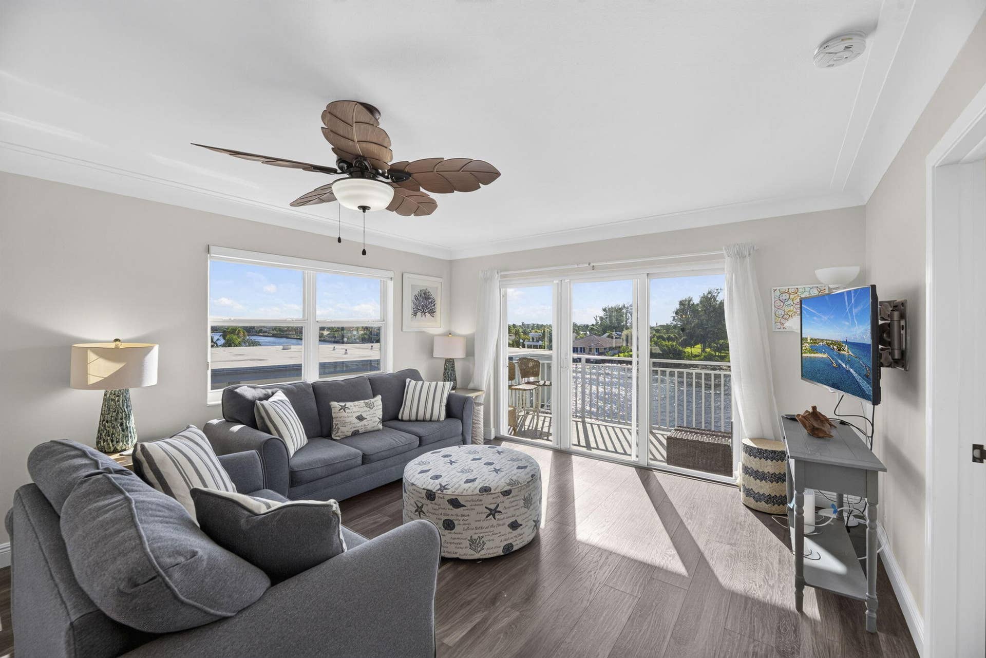 26-web-or-mls-Living room 2
