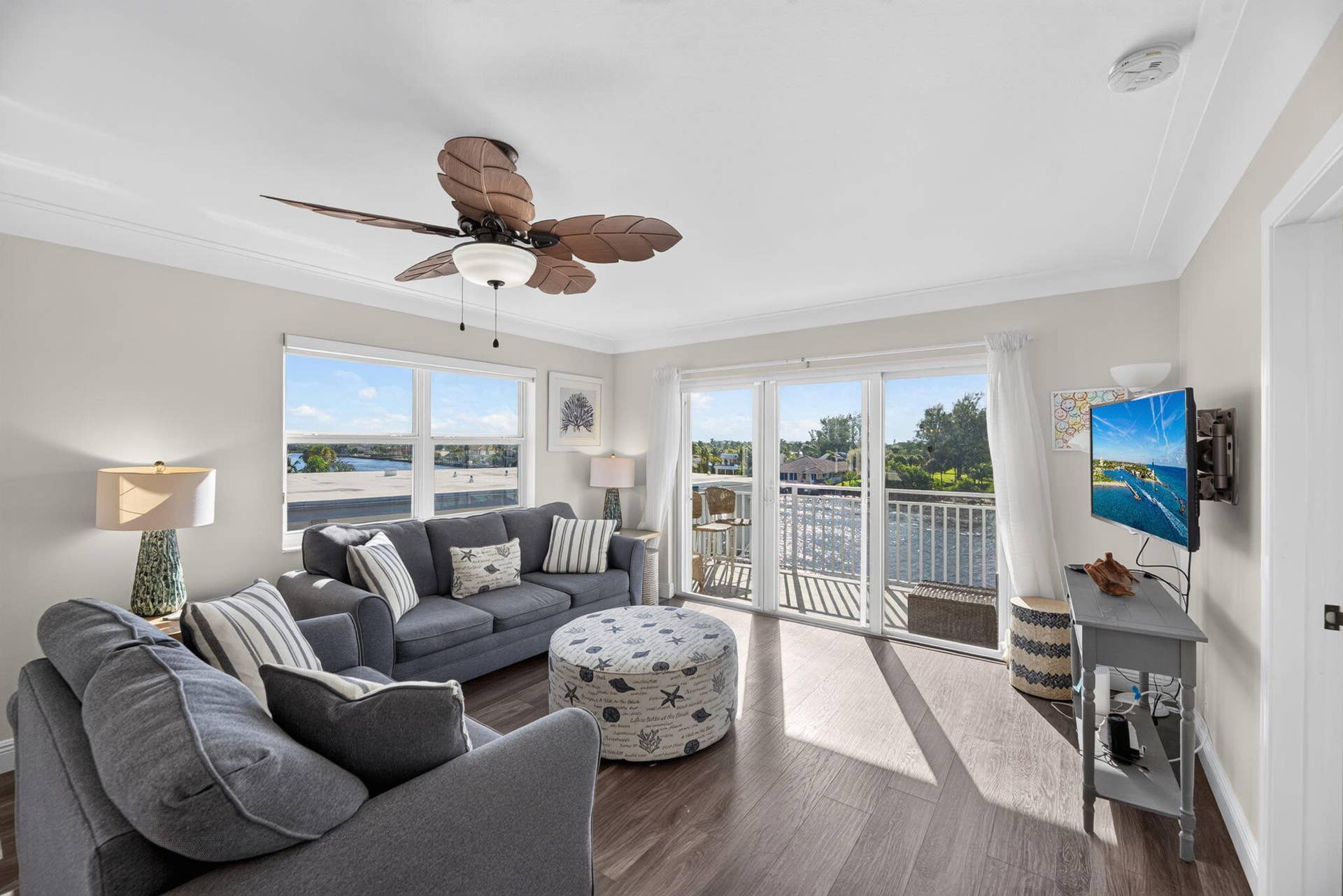 27-web-or-mls-Living room 3